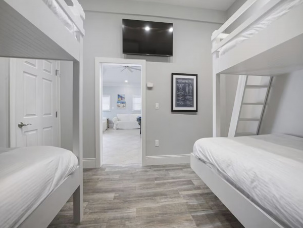 Steps to the Beach 7 Bedroom Home Sleeps 21 Guests in Destin