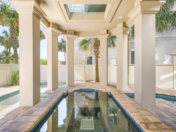 Steps to the Beach 7 Bedroom Home Sleeps 21 Guests in Destin
