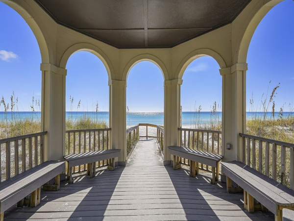 Steps to the Beach 7 Bedroom Home Sleeps 21 Guests in Destin