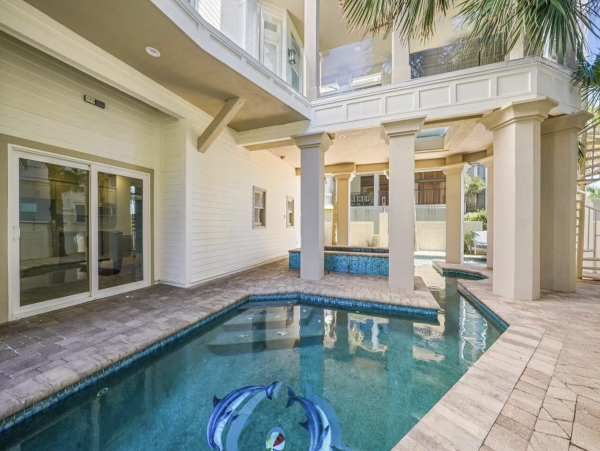Steps to the Beach 7 Bedroom Home Sleeps 21 Guests in Destin