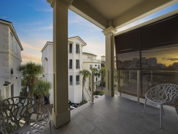 Steps to the Beach 7 Bedroom Home Sleeps 21 Guests in Destin