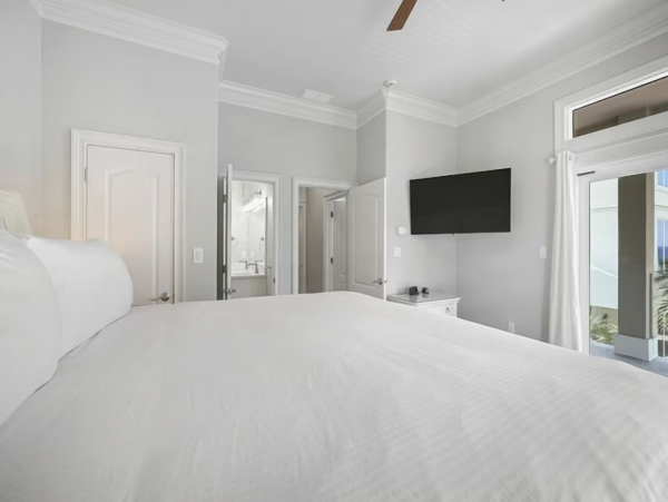 Steps to the Beach 7 Bedroom Home Sleeps 21 Guests in Destin