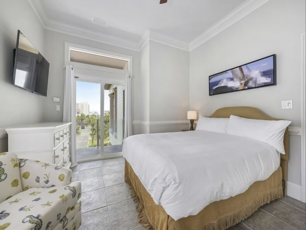 Steps to the Beach 7 Bedroom Home Sleeps 21 Guests in Destin