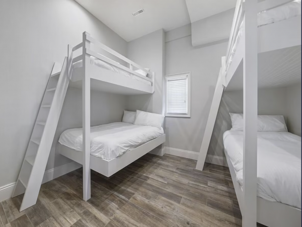 Steps to the Beach 7 Bedroom Home Sleeps 21 Guests in Destin