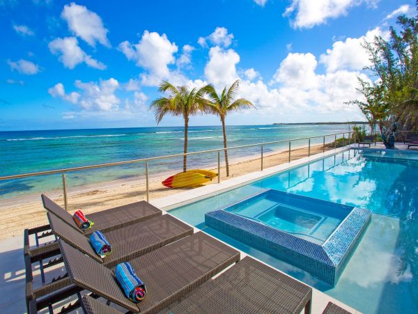 Stunning Oceanfront Seven Bedroom Vacation Rental in Cayman Islands