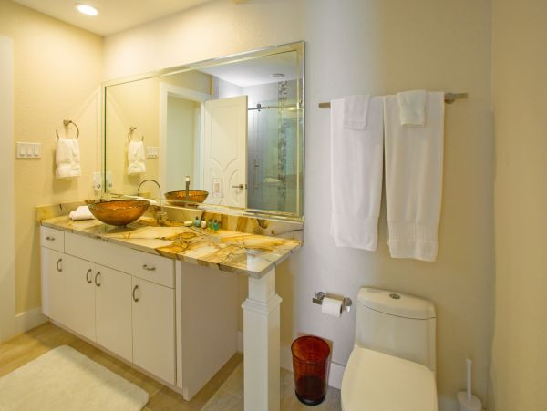 Stunning Oceanfront Seven Bedroom Vacation Rental in Cayman Islands