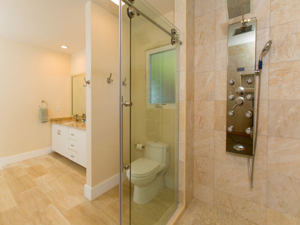 Stunning Oceanfront Seven Bedroom Vacation Rental in Cayman Islands