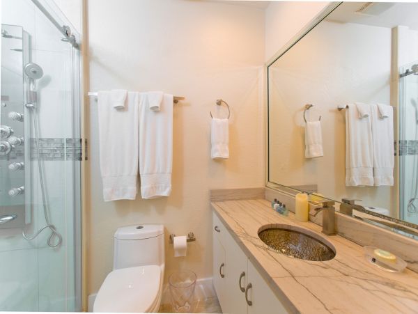 Stunning Oceanfront Seven Bedroom Vacation Rental in Cayman Islands