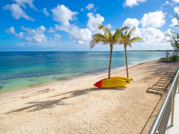 Stunning Oceanfront Seven Bedroom Vacation Rental in Cayman Islands