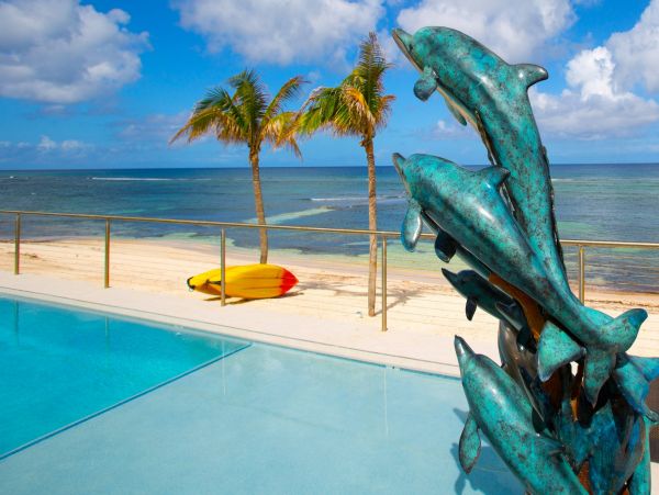 Stunning Oceanfront Seven Bedroom Vacation Rental in Cayman Islands