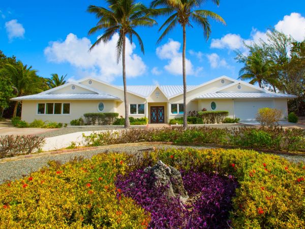 Stunning Oceanfront Seven Bedroom Vacation Rental in Cayman Islands
