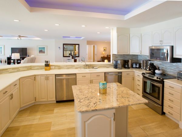 Stunning Oceanfront Seven Bedroom Vacation Rental in Cayman Islands