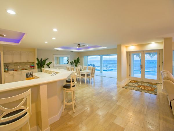 Stunning Oceanfront Seven Bedroom Vacation Rental in Cayman Islands