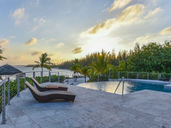 Cayman Islands Home 985325