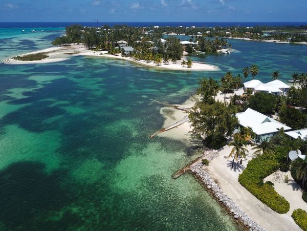 Beachfront Three Bedroom Vacation Rental in Cayman Islands