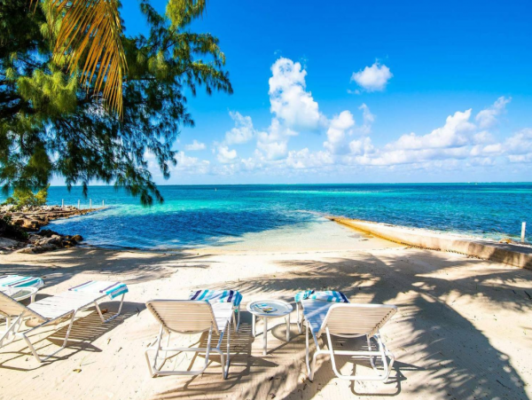 Beachfront Three Bedroom Vacation Rental in Cayman Islands
