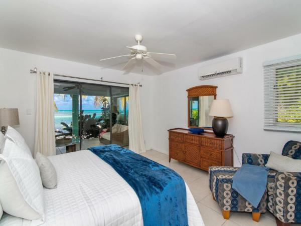 Beachfront Three Bedroom Vacation Rental in Cayman Islands
