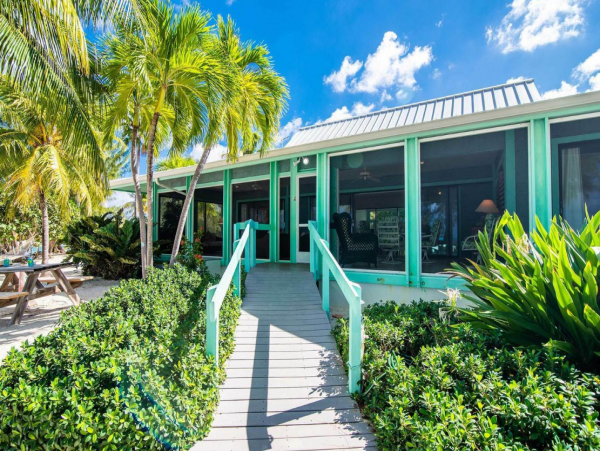 Beachfront Three Bedroom Vacation Rental in Cayman Islands
