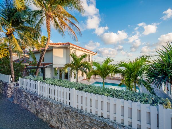 Cayman Islands Home 985339
