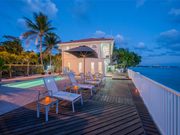 Cayman Islands Home 985339