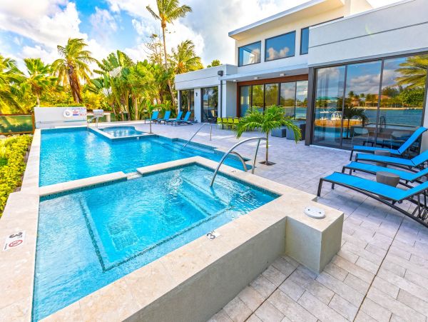 Cayman Islands Home 985340