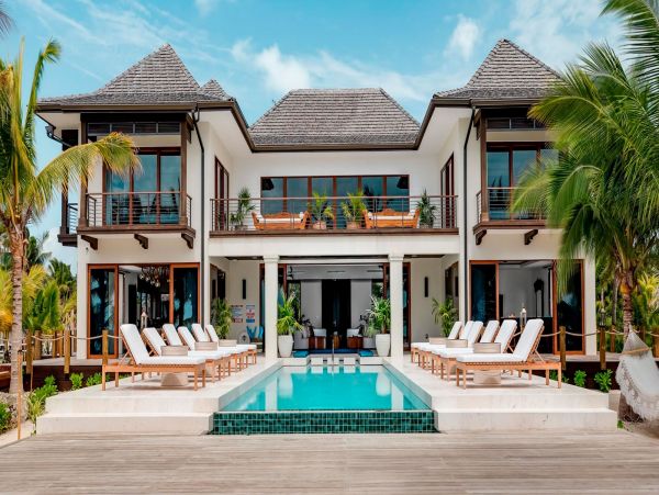 Amazing Chic Design Beachfront Home