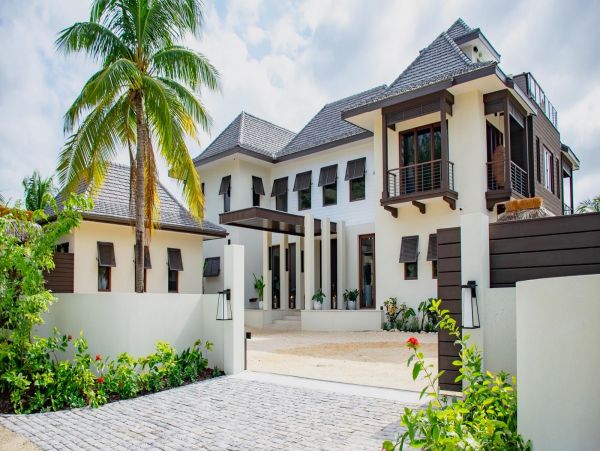 Amazing Chic Design Beachfront Home