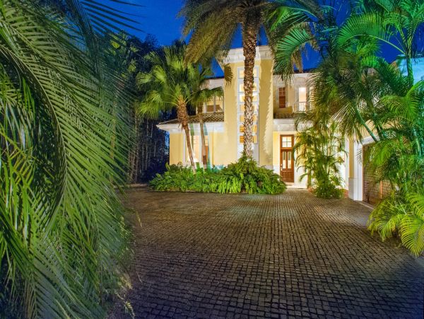 Cayman Islands Home 985343