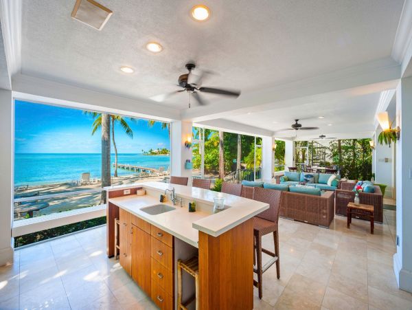 Cayman Islands Home 985343