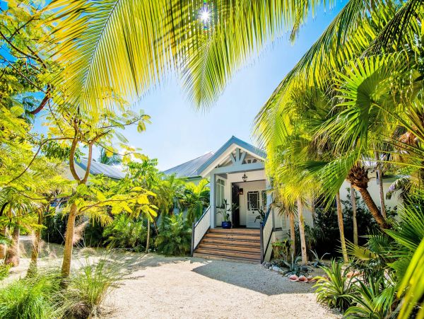 Cayman Islands Home 985346