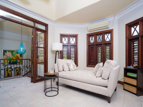 Jamaica Home 985418