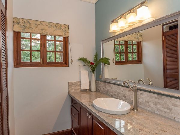 Jamaica Home 985424