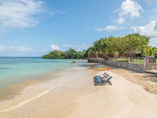 Jamaica Home 985437