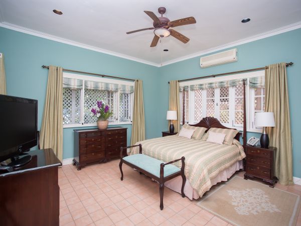 Jamaica Home 985459