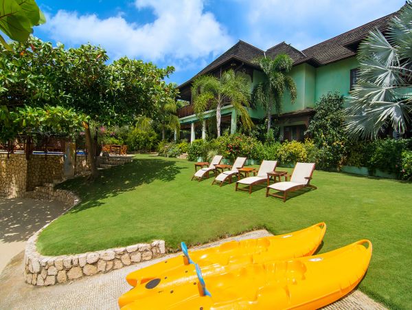 Jamaica Home 985473