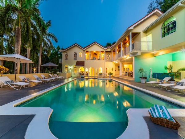 Elegant Nine Bedroom Residence Near the Beach in Jamaica