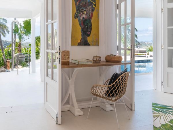 St. Barts Home 985519