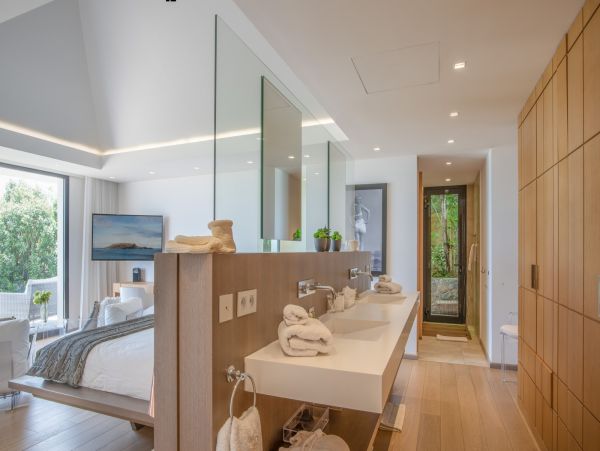 St. Barts Home 985520