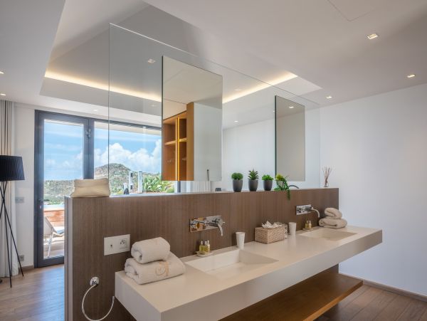 St. Barts Home 985520
