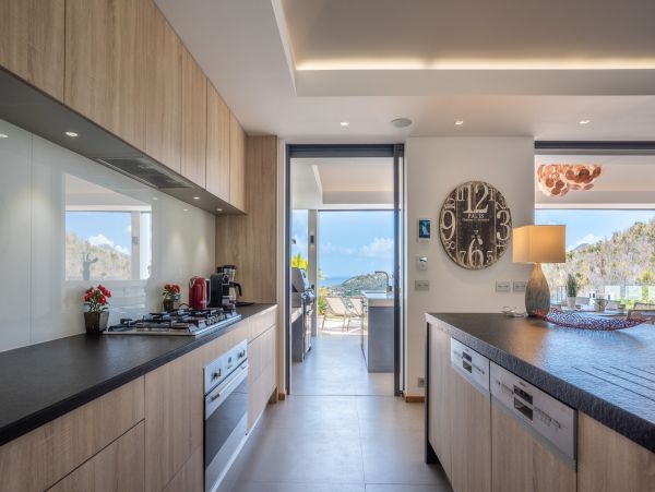 St. Barts Home 985520