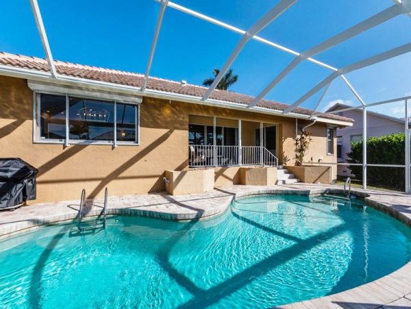Short Walk to Beach Marco Island Vacation Home Private Pool