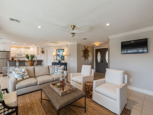 Short Walk to Beach Marco Island Vacation Home Private Pool
