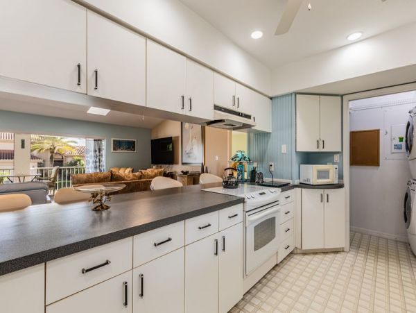 Marco Island 3 Bedroom Home with Pool 2 Blocks to Beach
