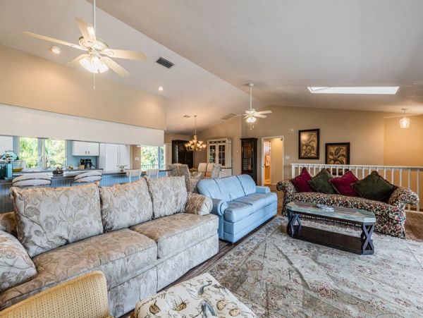 Marco Island 3 Bedroom Home with Pool 2 Blocks to Beach