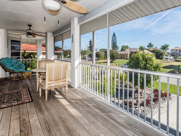Marco Island 3 Bedroom Home with Pool 2 Blocks to Beach