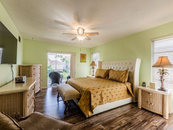 Marco Island 3 Bedroom Home with Pool 2 Blocks to Beach