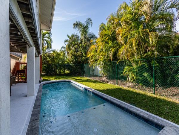 Marco Island 3 Bedroom Home with Pool 2 Blocks to Beach