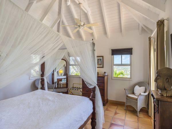 St. Barts Home 985540