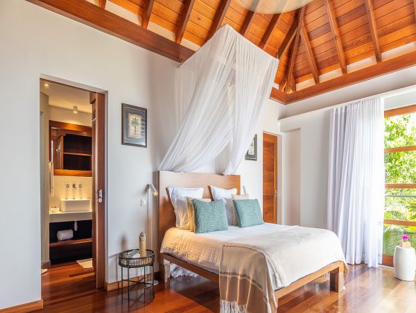 St. Barts Home 985550