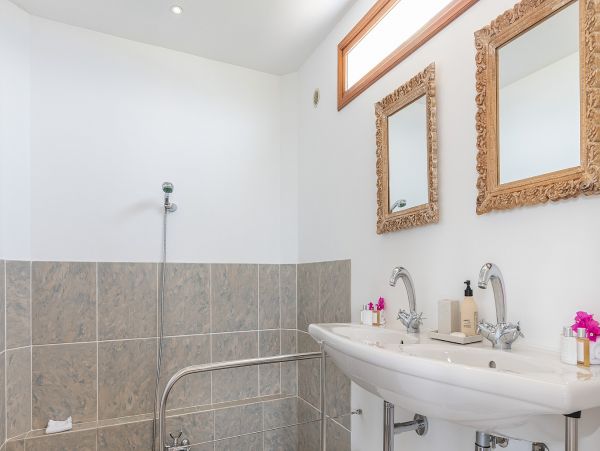 St. Barts Home 985550
